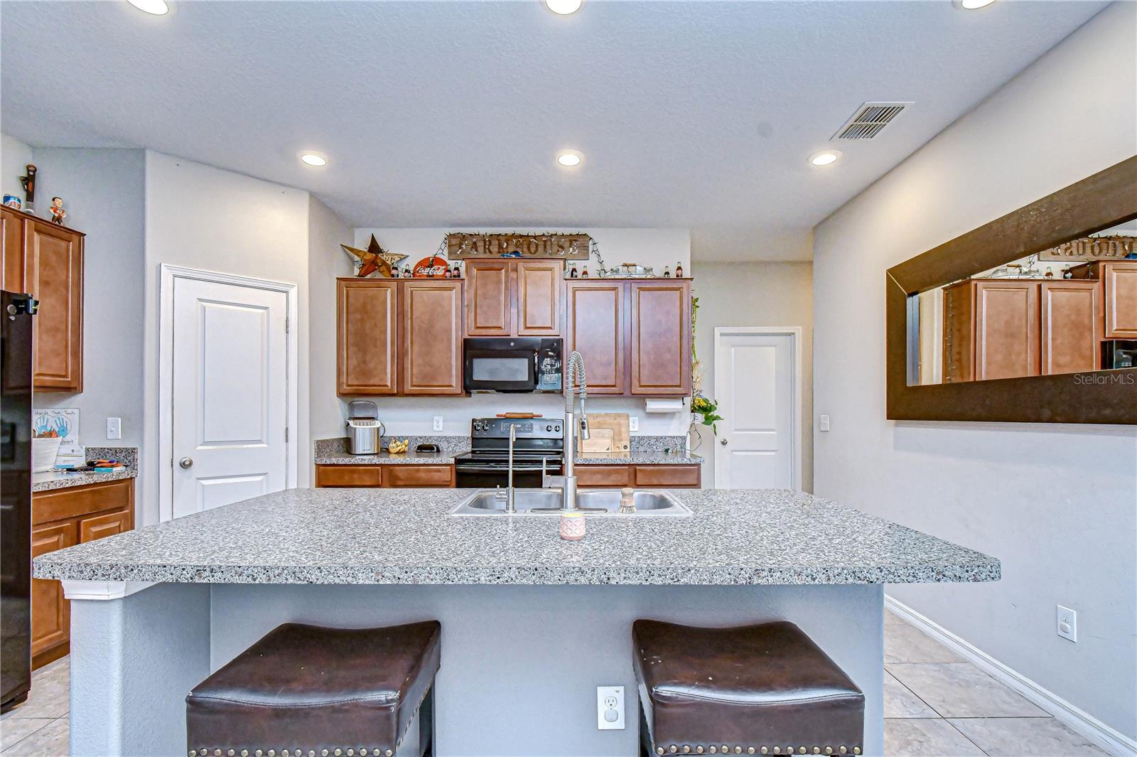 6823 HAZELNUT SPICE DRIVE