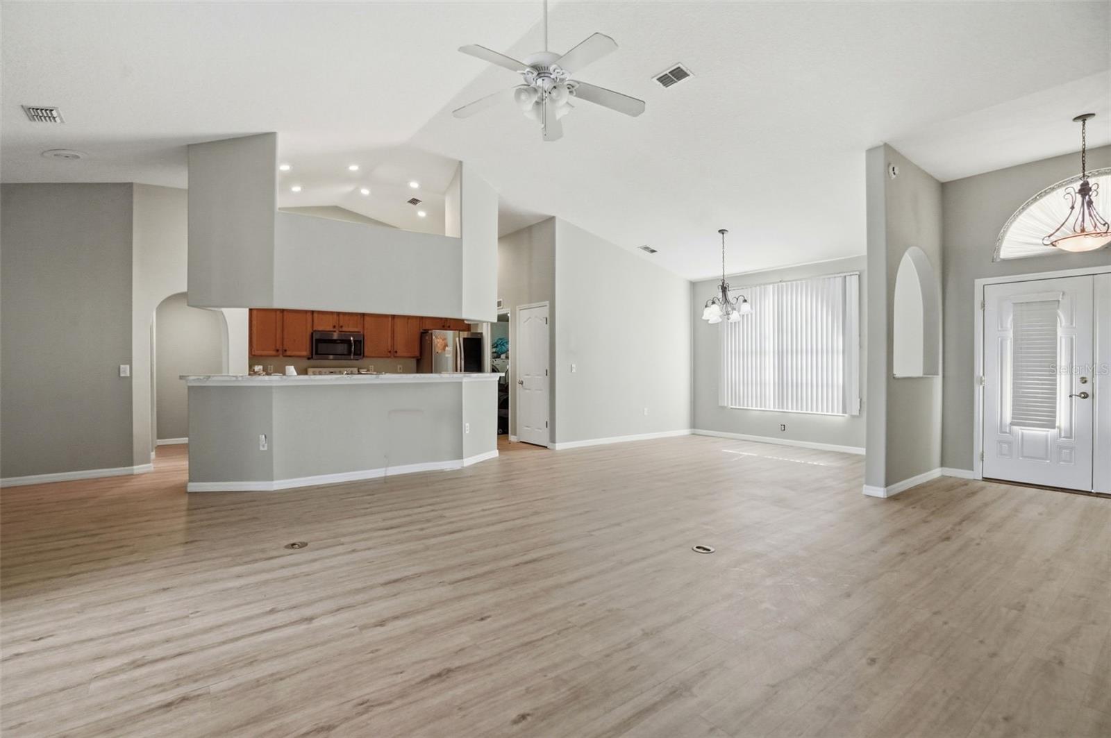 ROYAL HIGHLANDS - Residential