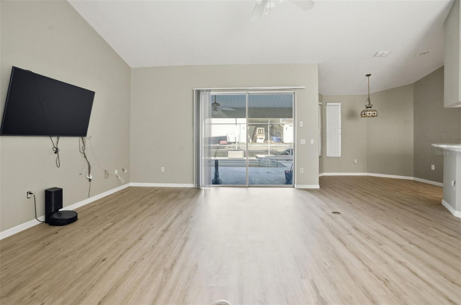 ROYAL HIGHLANDS - Residential