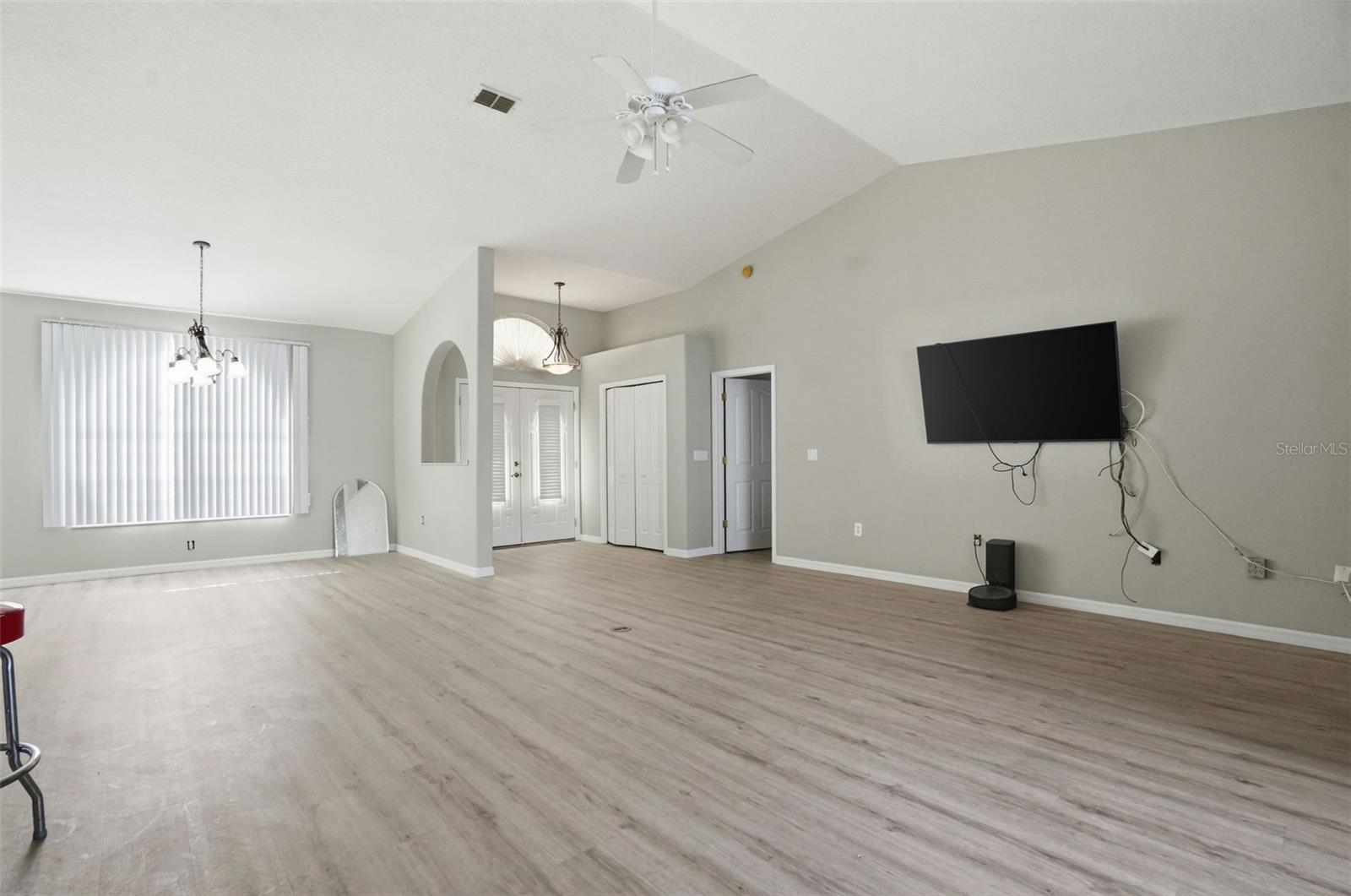 ROYAL HIGHLANDS - Residential