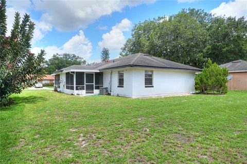 A home in WINTER HAVEN