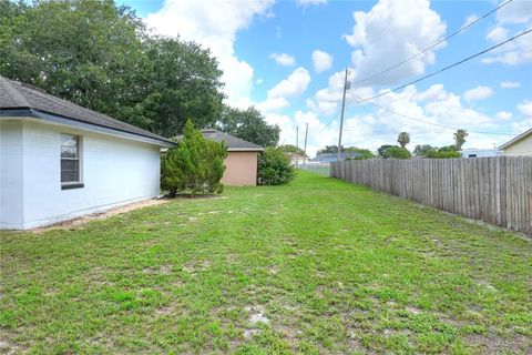 A home in WINTER HAVEN