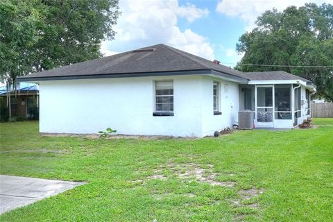 A home in WINTER HAVEN