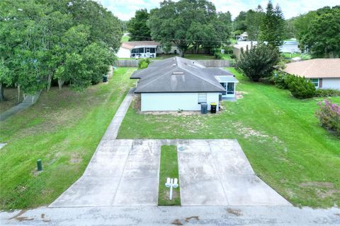 A home in WINTER HAVEN