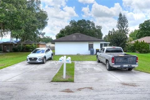 A home in WINTER HAVEN