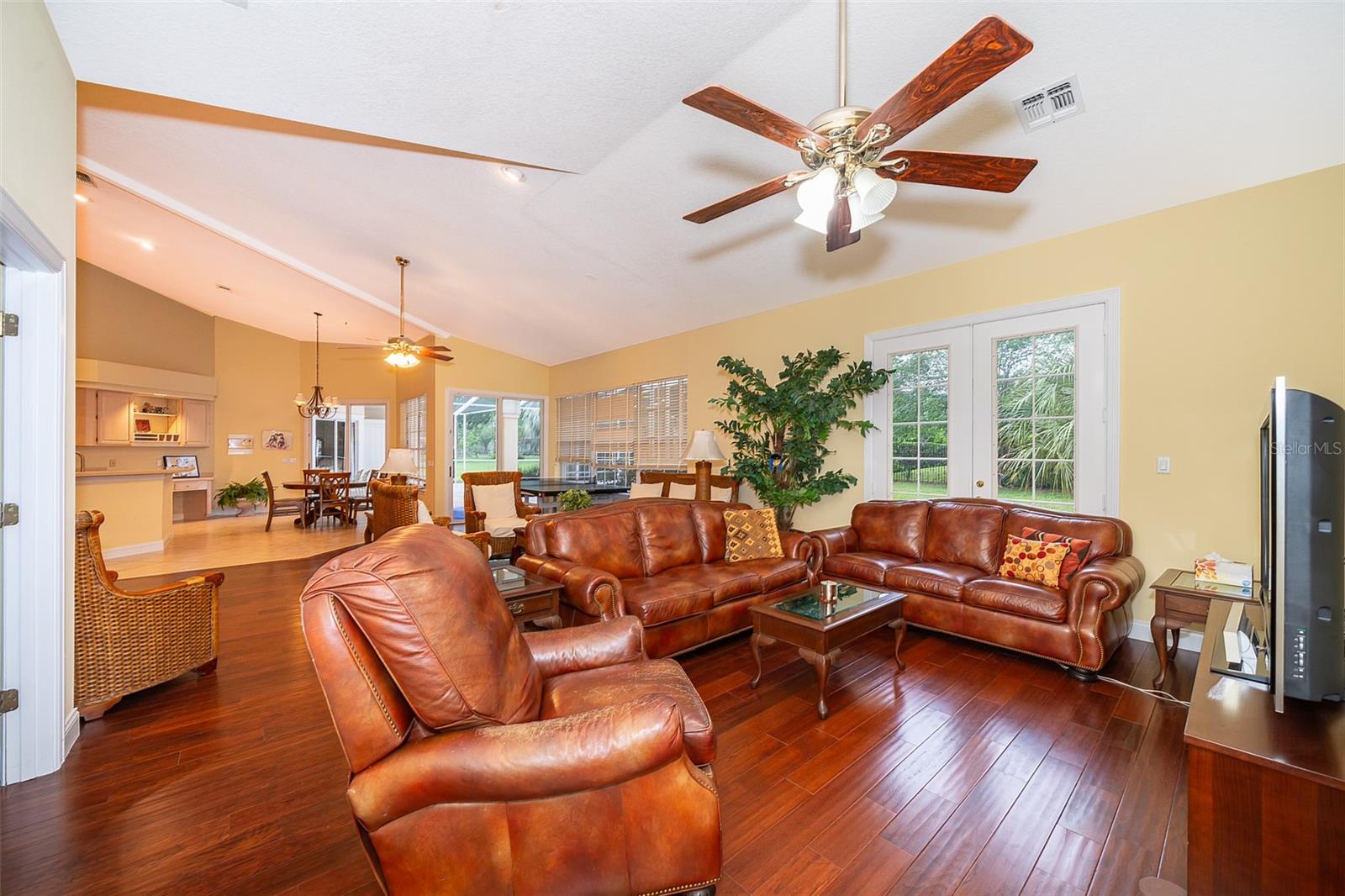 MARKHAM MEADOWS - Residential