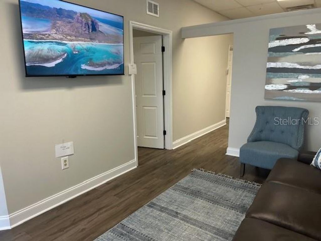 Photo of 120 Alexandria Boulevard #19, Oviedo, FL 32765 (MLS # O6349003)