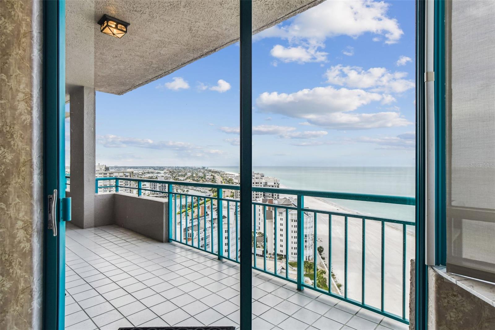 ULTIMAR THREE CONDO - Residential