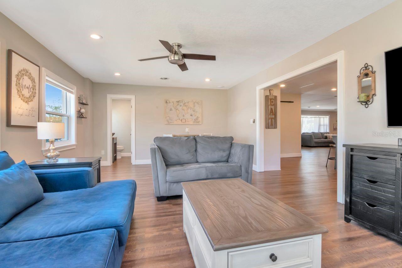 TAMPA'S NORTH SIDE COUNTRY CLUB AREA UNIT NO - Residential