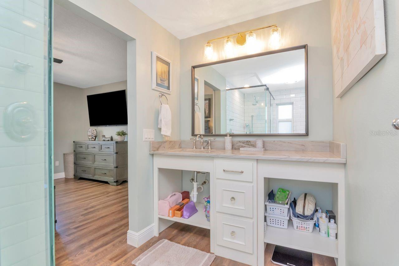 TAMPA'S NORTH SIDE COUNTRY CLUB AREA UNIT NO - Residential