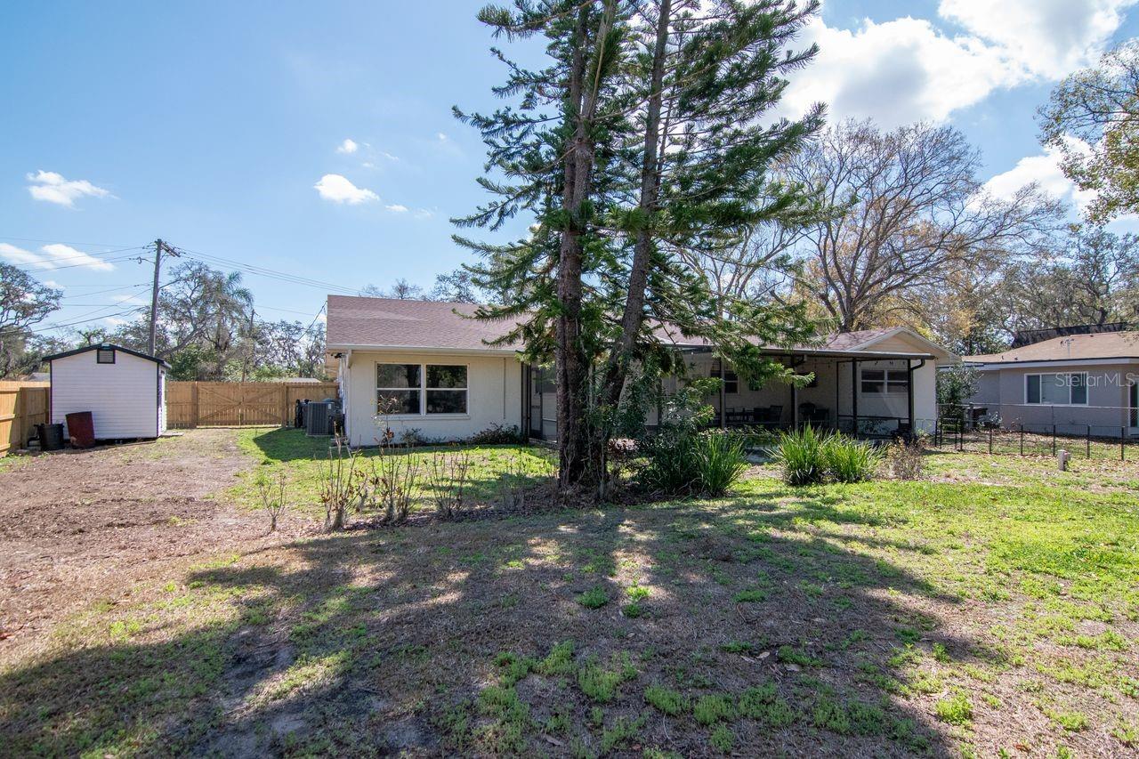 TAMPA'S NORTH SIDE COUNTRY CLUB AREA UNIT NO - Residential