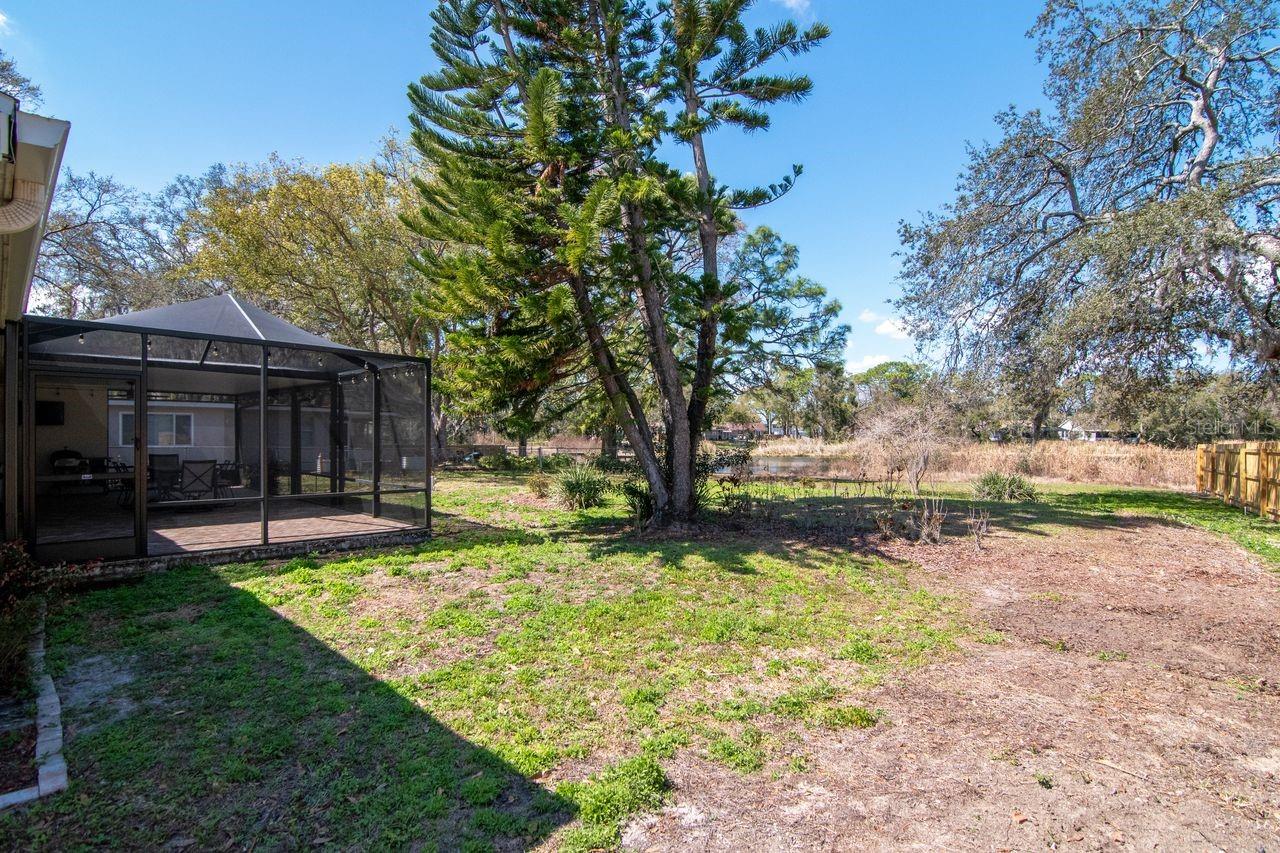 TAMPA'S NORTH SIDE COUNTRY CLUB AREA UNIT NO - Residential