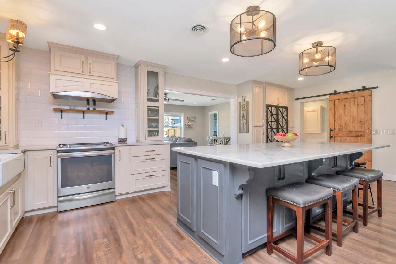 TAMPA'S NORTH SIDE COUNTRY CLUB AREA UNIT NO - Residential