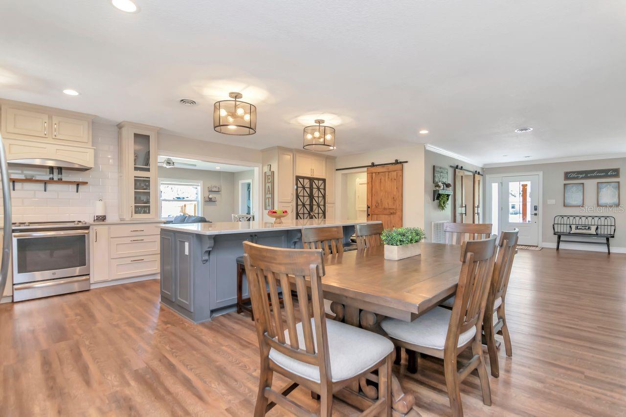 TAMPA'S NORTH SIDE COUNTRY CLUB AREA UNIT NO - Residential