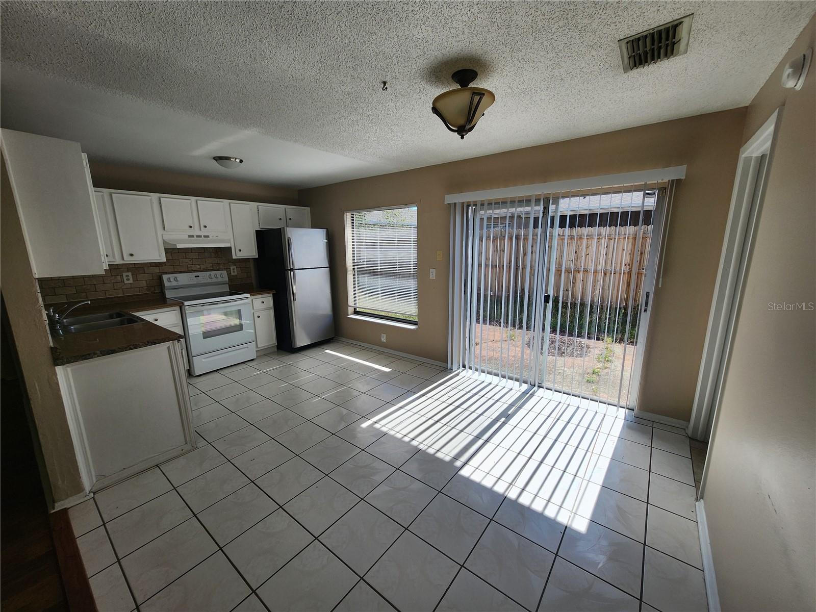 HEATHER LAKES UNIT 20 PH I - Residential Lease