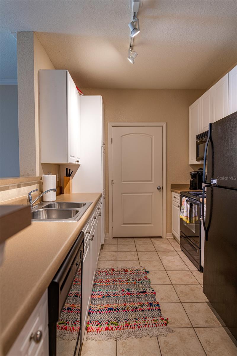 4221 W SPRUCE STREET 1212