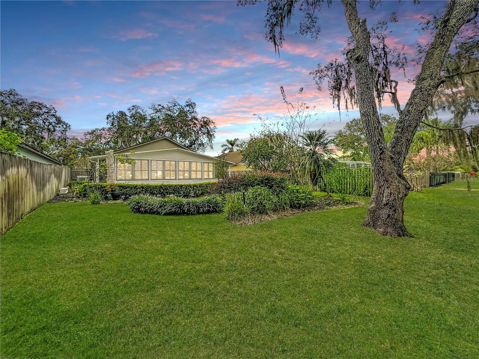 1648 SAND KEY CIRCLE