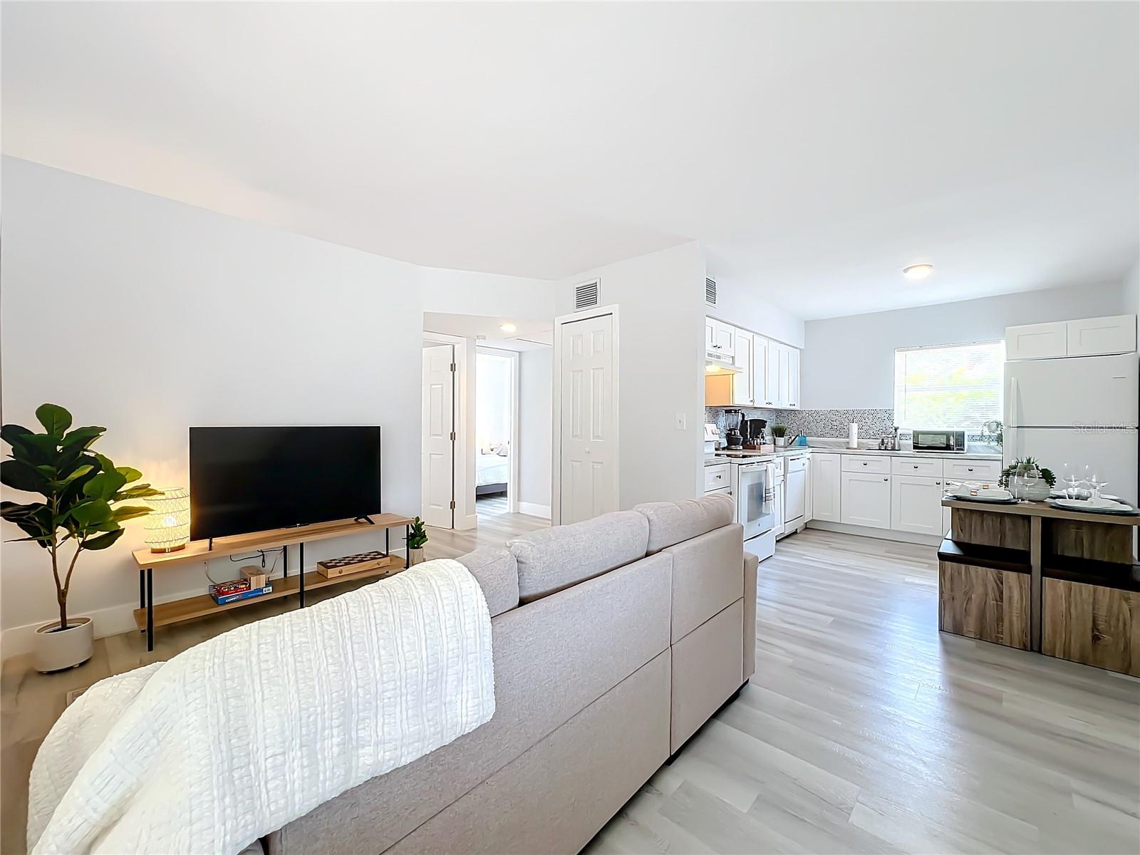 LAKE SUNSET SHORES - Residential Lease