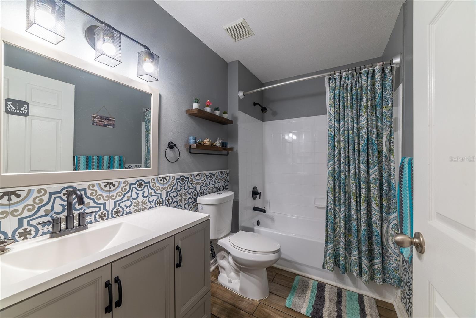 LAKE CHASE CONDO - Residential