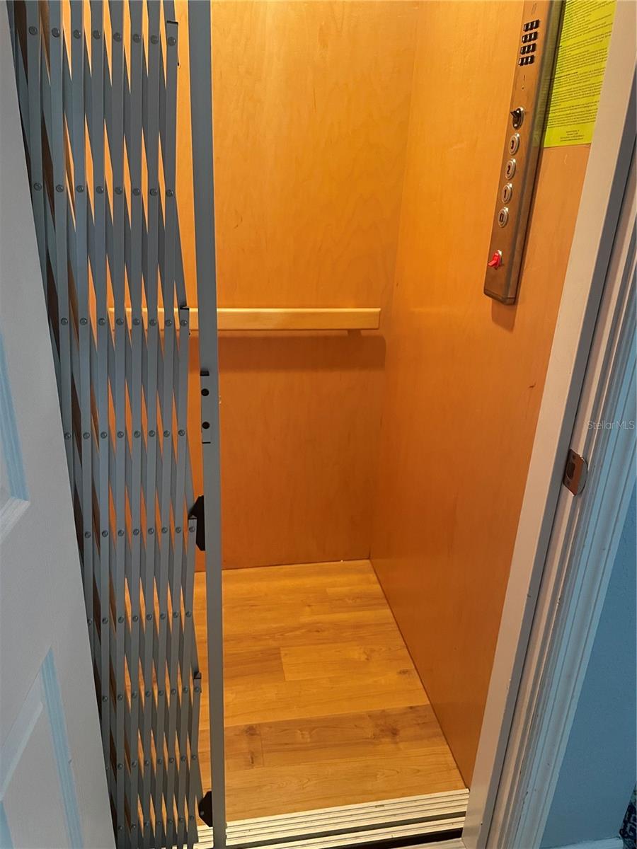 SOUTH DAVISTA FIRST ADD - Residential