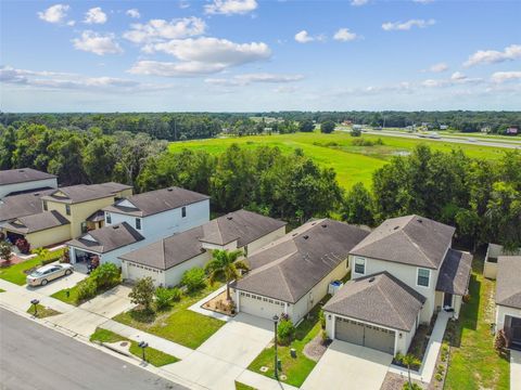 A home in LAKELAND