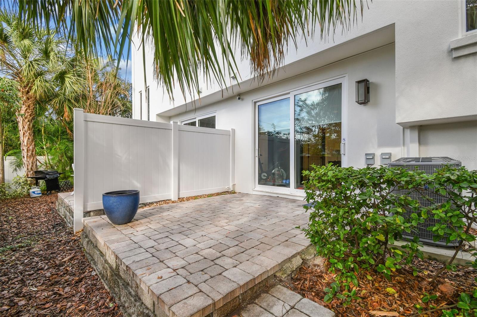 MACDILL TWNHMS - Residential