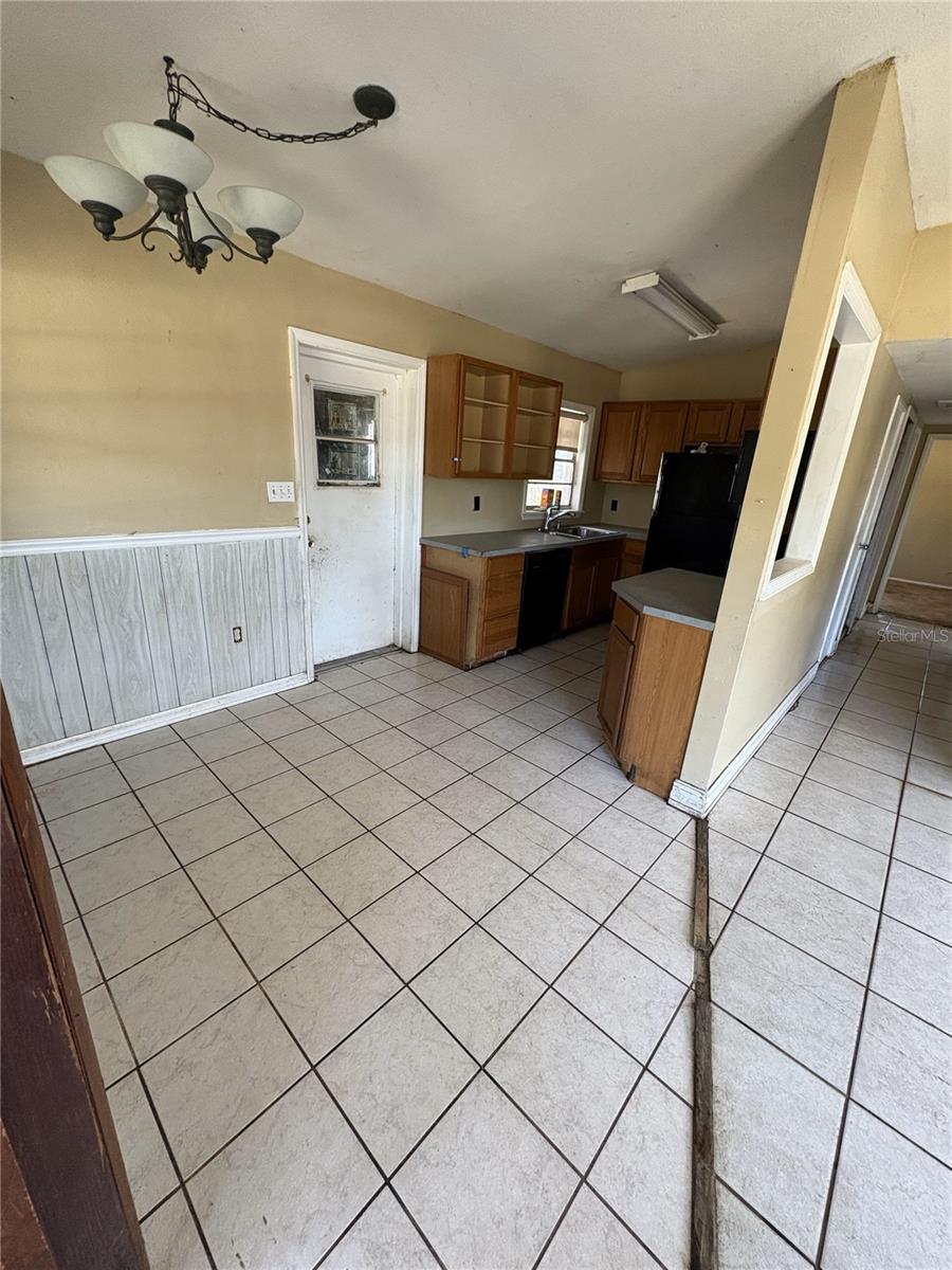 1120 IVY LANE