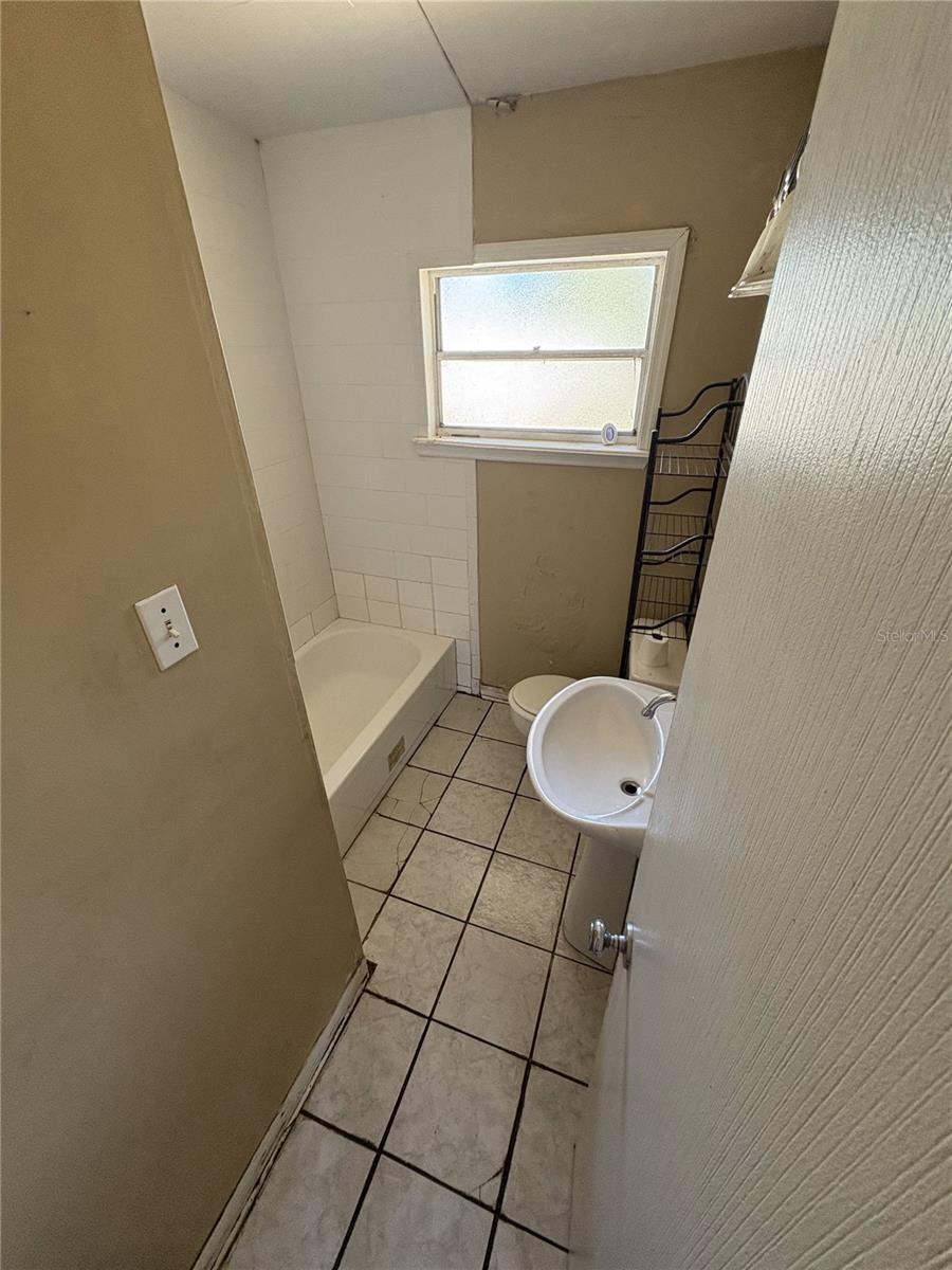 1120 IVY LANE