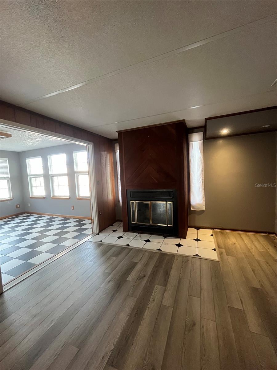 LAKE FOREST SUB - Residential