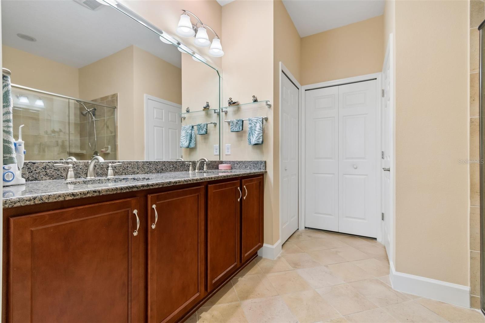 OAKLEY GREEN CONDO - Residential