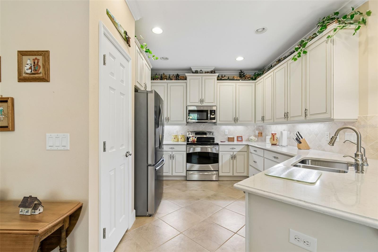 OAKLEY GREEN CONDO - Residential