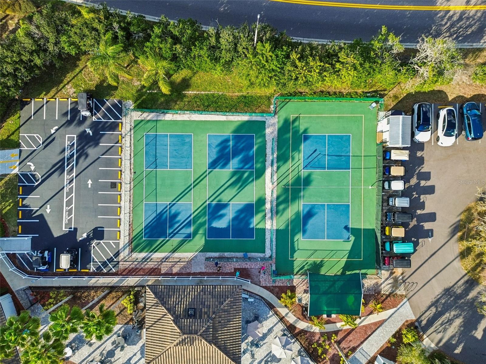 OAKLEY GREEN CONDO - Residential