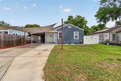 Photo of 221 Avenue F SE, Winter Haven, FL 33880 (MLS # L4960995)