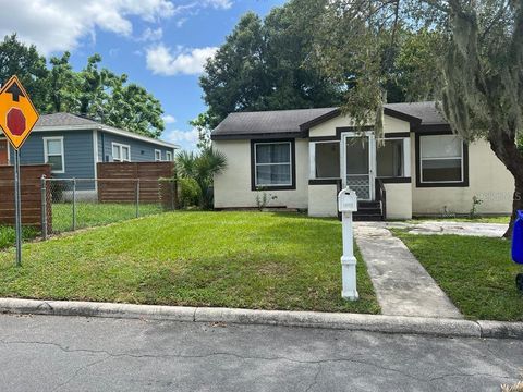 A home in LAKELAND