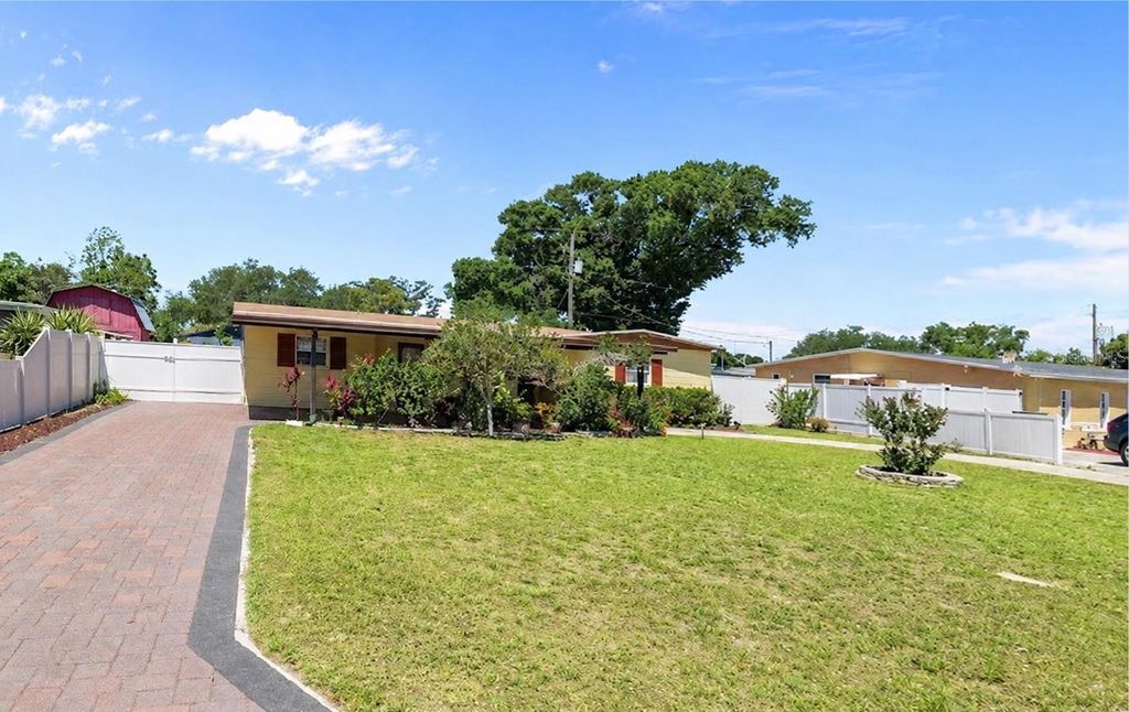 Photo of 7806 N Gomez Avenue, Tampa, FL 33614 (MLS # TB8508154)