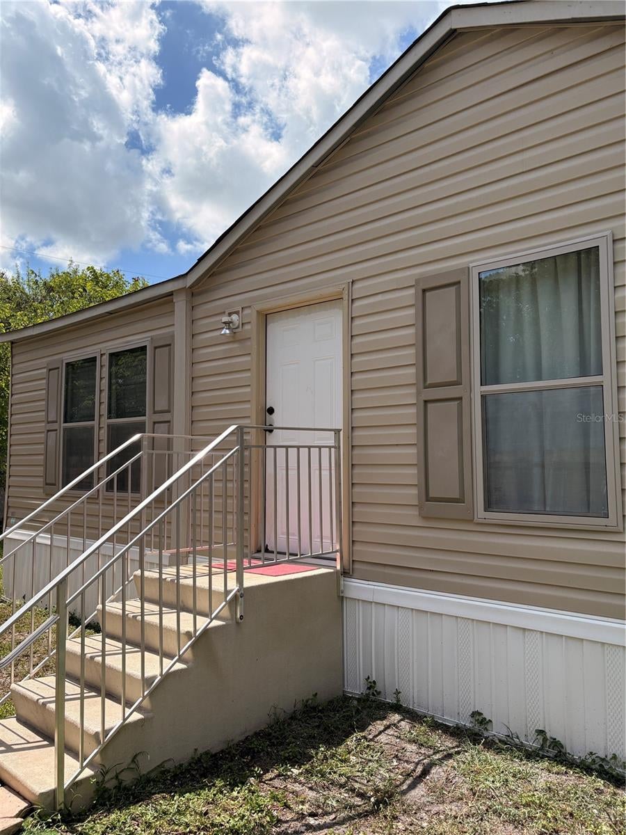 1012 WARDEN LN