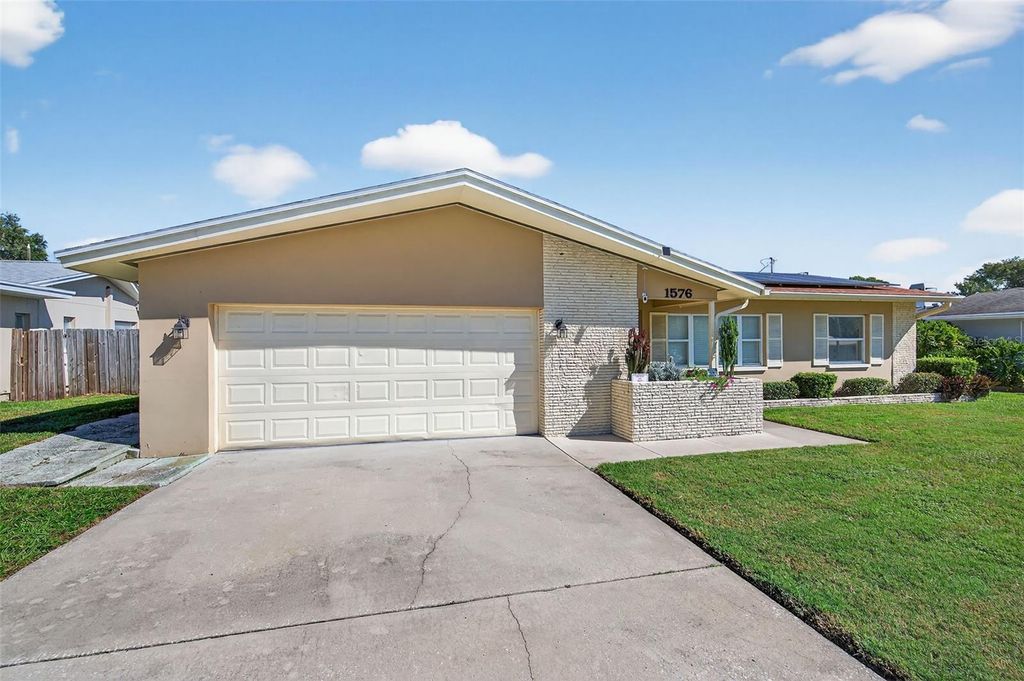 Photo of 1576 Rosery Road NE, Largo, FL 33770 (MLS # W7878714)