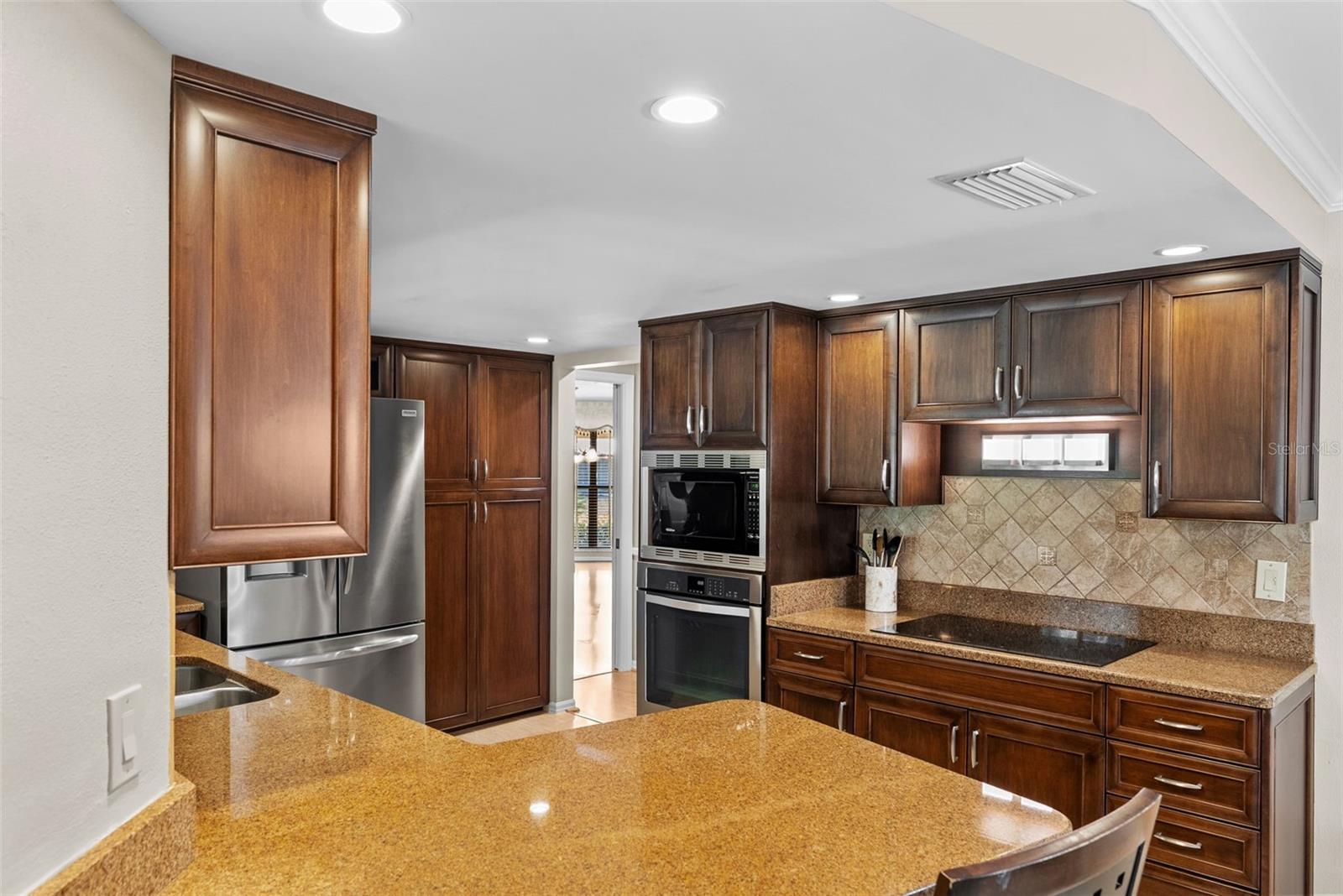 FEATHER SOUND CUSTOM HOME SITE - Residential