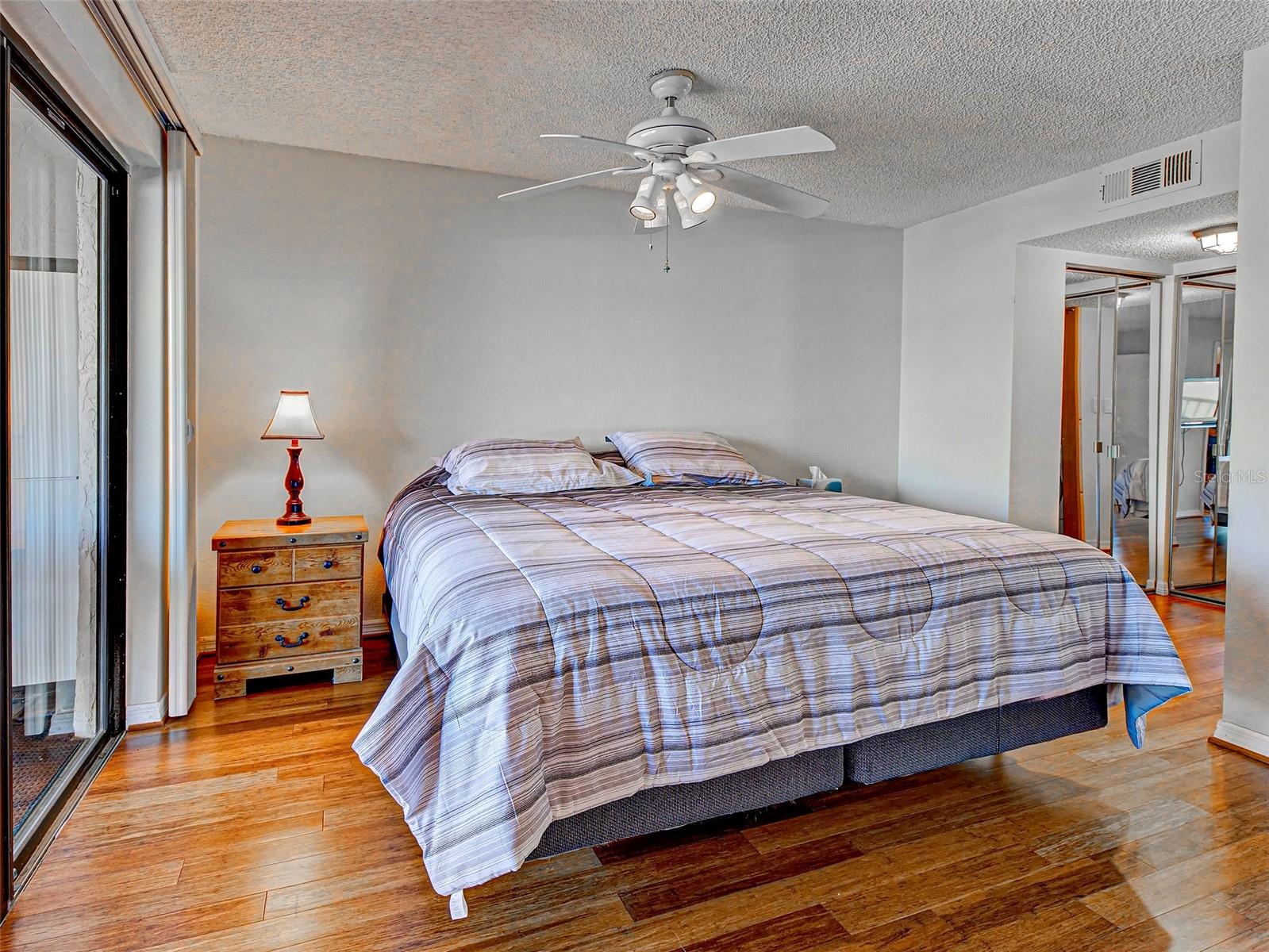 OAKS 04 - Residential