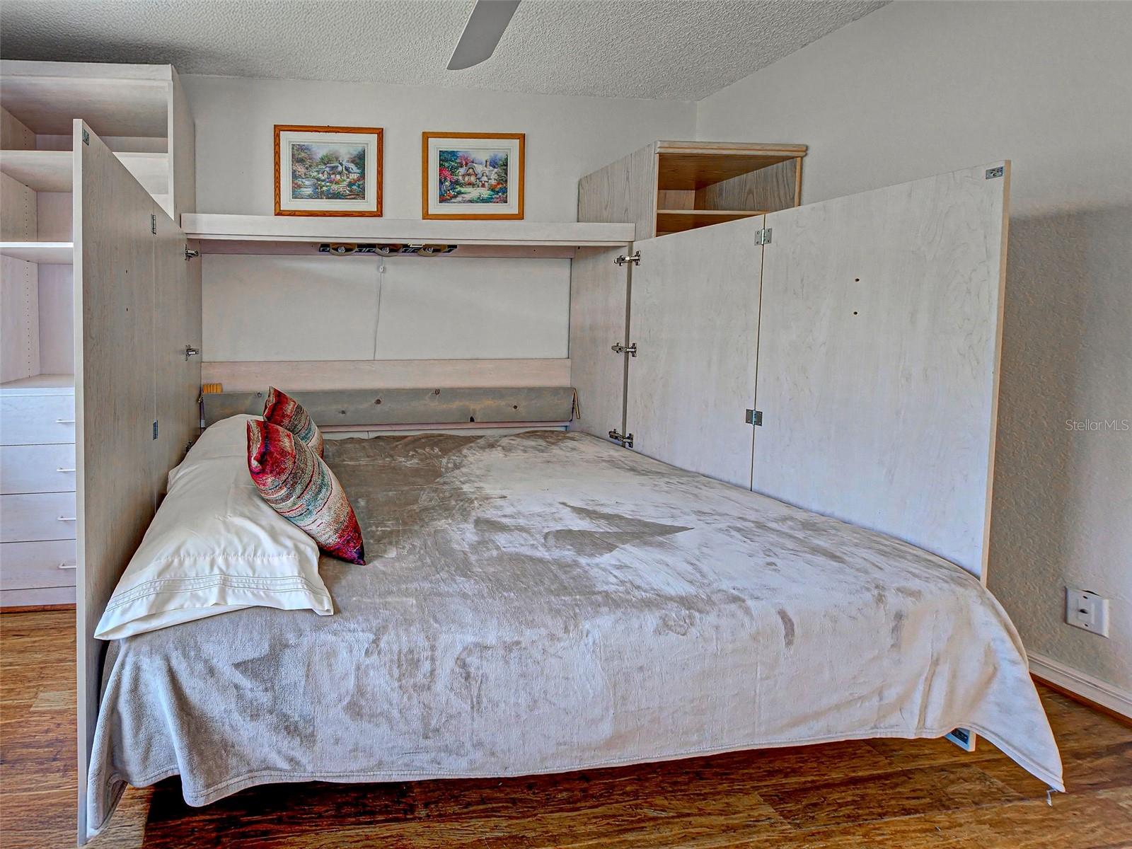 OAKS 04 - Residential