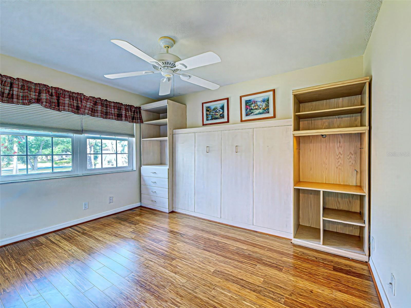 OAKS 04 - Residential