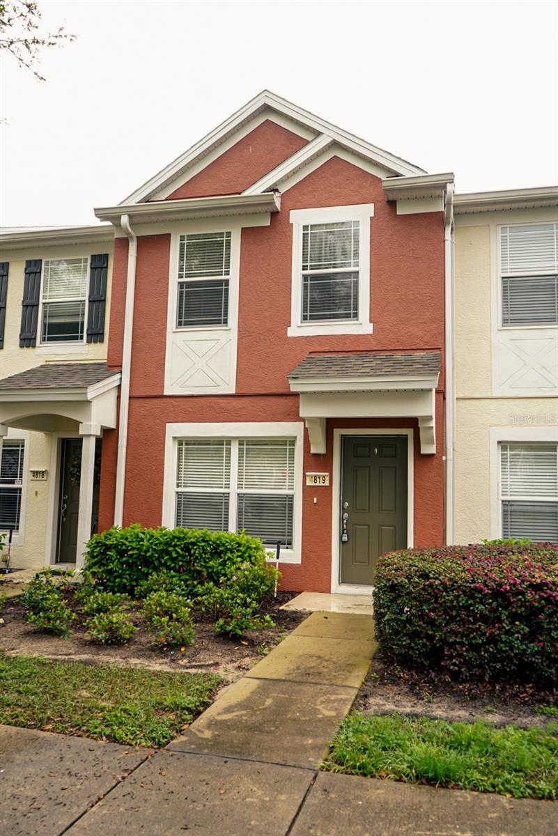 We know, you've been searching for a Beautiful and extremely clean rental property for a while now. Well, look no further. This 2 bedroom, 2.5 bath unit, in great condition. Unit offers incredible space and inclusions you can't find anywhere else. Did we mention, all community amenities included? Fitness Center, community pool, basketball courts, tennis courts and more.