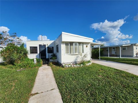 235 FREEPORT DRIVE SARASOTA FL 34233