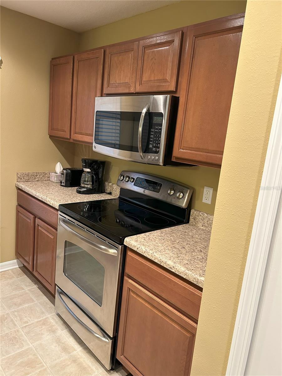 ASHBURN SQUARE TWNHMS - Residential