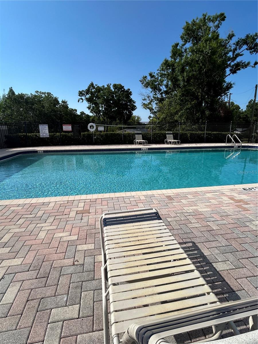 ASHBURN SQUARE TWNHMS - Residential