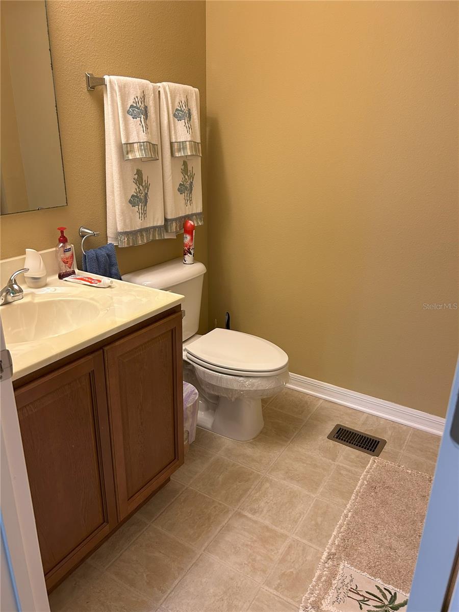 ASHBURN SQUARE TWNHMS - Residential