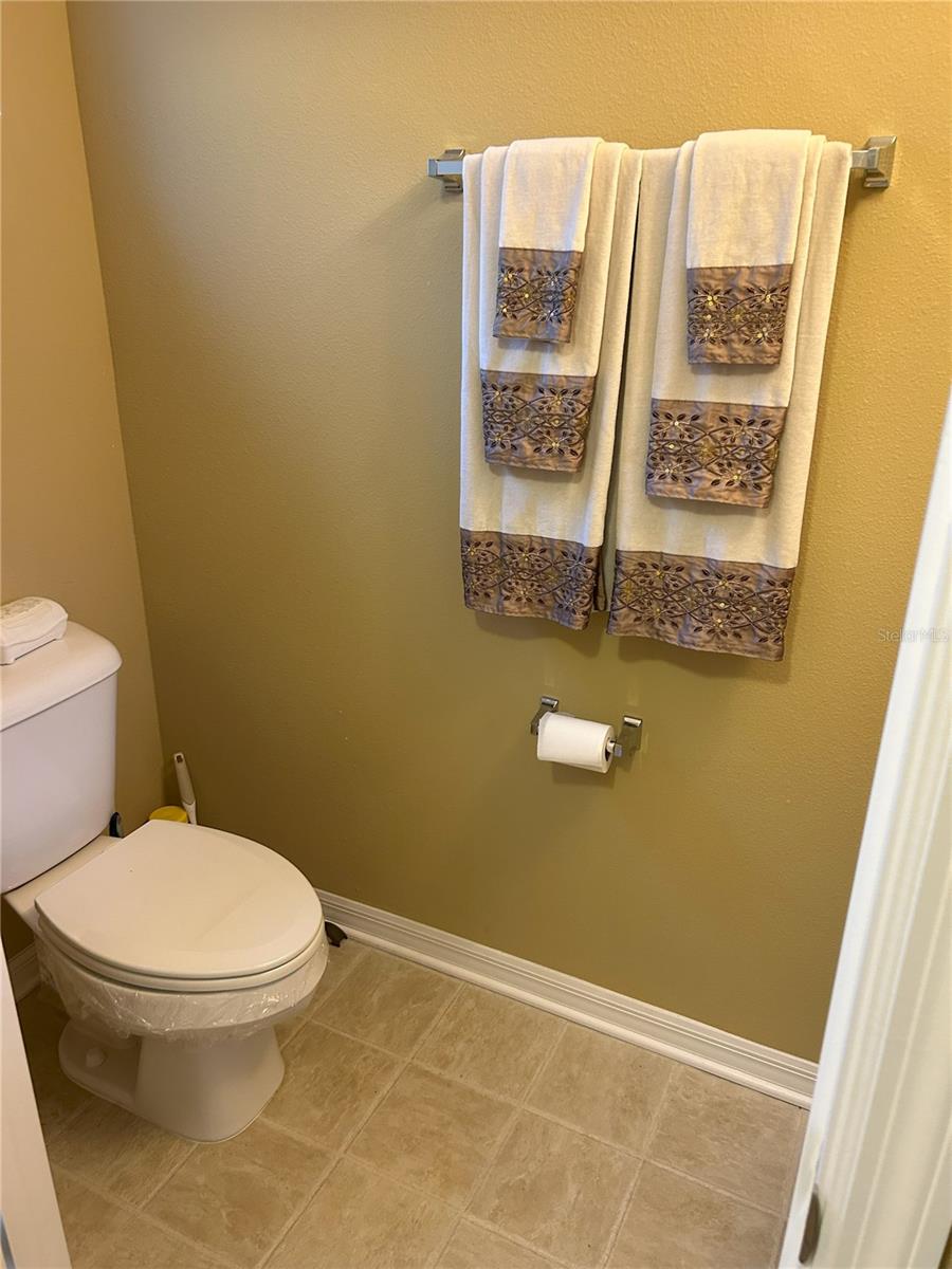 ASHBURN SQUARE TWNHMS - Residential
