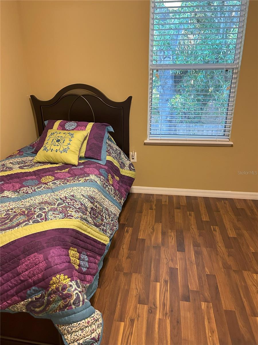 ASHBURN SQUARE TWNHMS - Residential