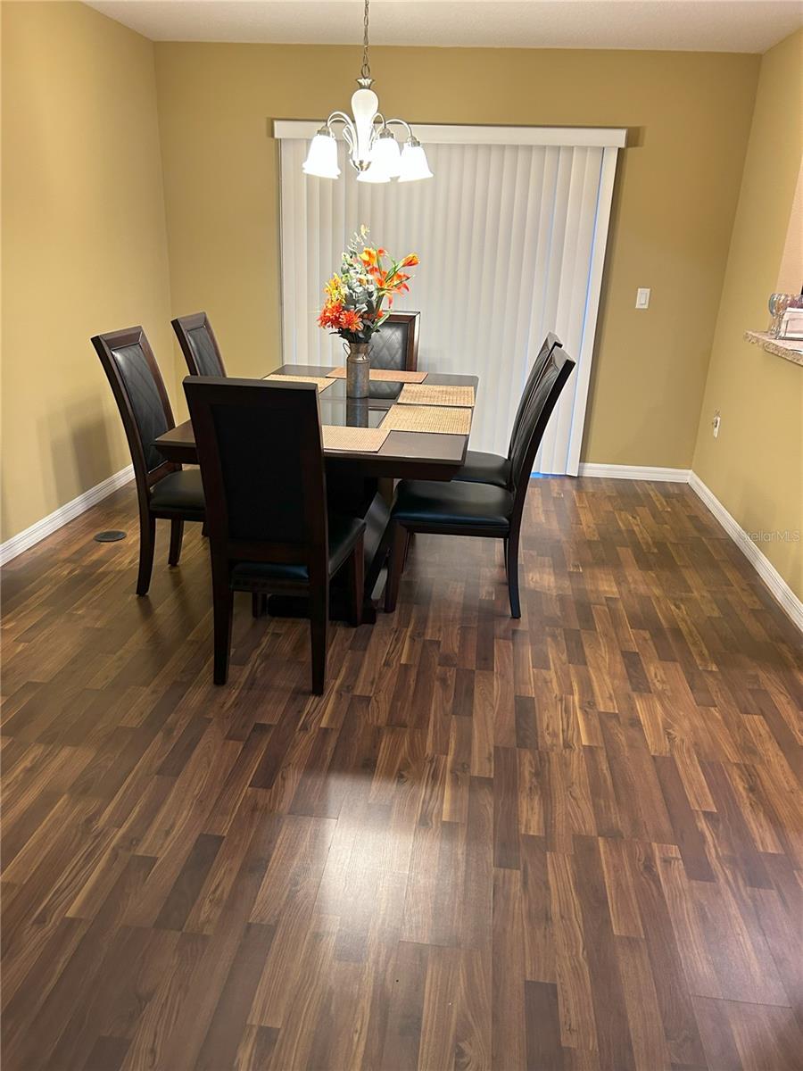 ASHBURN SQUARE TWNHMS - Residential