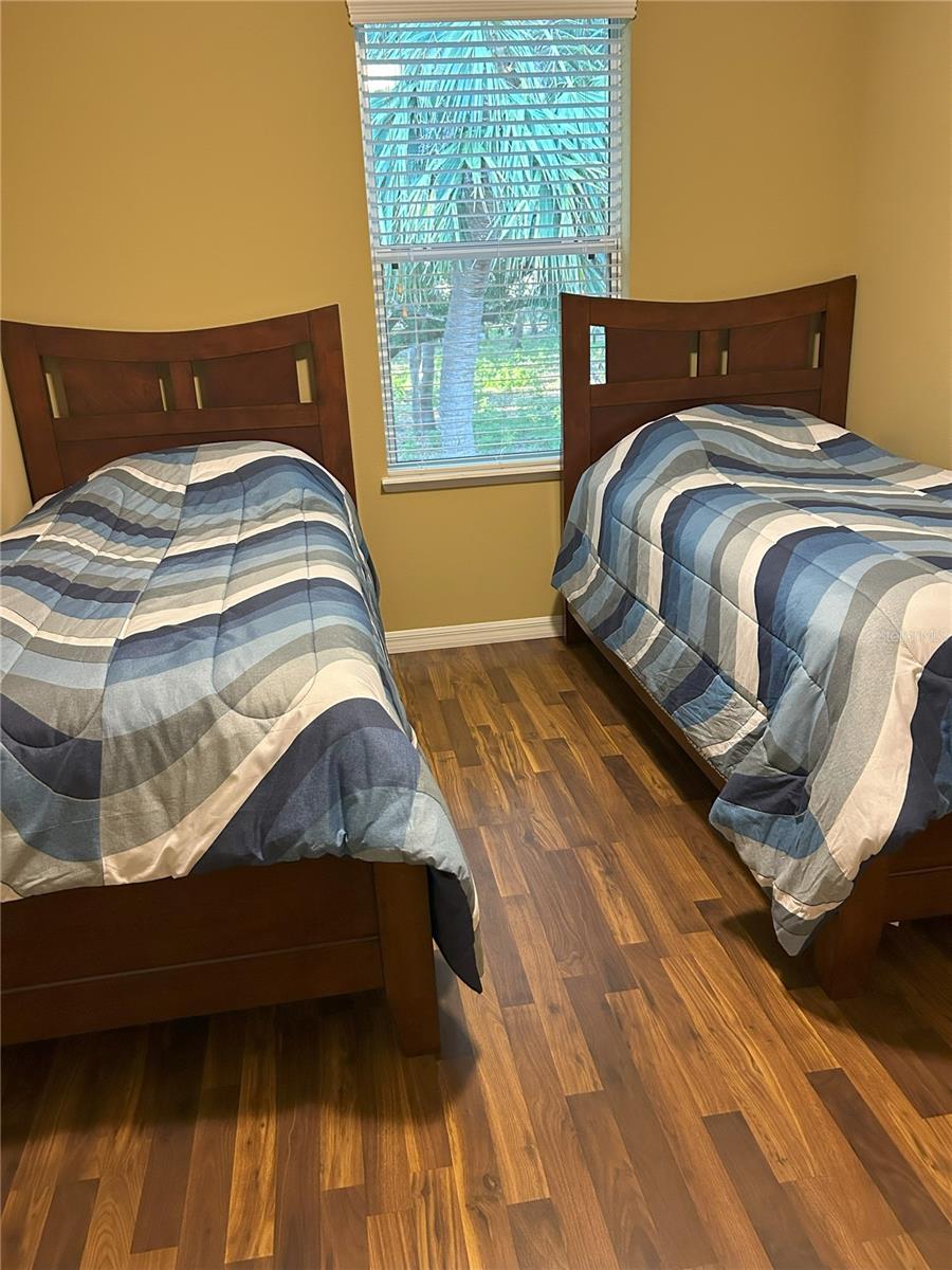 ASHBURN SQUARE TWNHMS - Residential